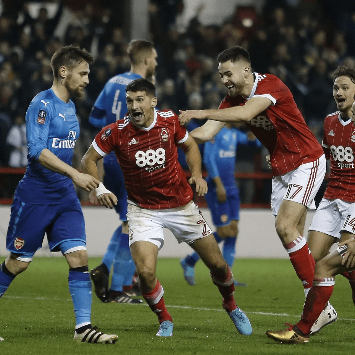 接近两双的 接近两双的